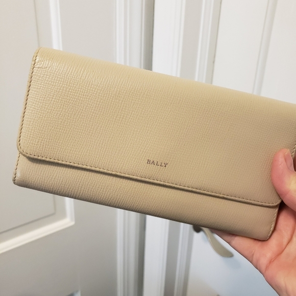 Bally Of Switzerland Saffiano Leather Bifold Wallet, Classic - Picture 3 of 10